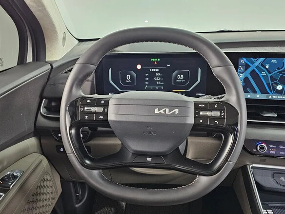2025 Kia Carnival IV Рестайлинг, серебристый, 7400001 рублей - вид 13
