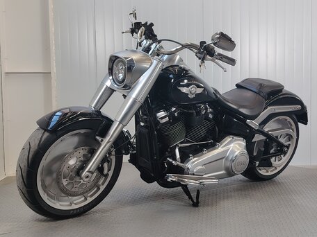 2020 Harley-Davidson Fat Boy, чёрный, 1929000 рублей, вид 4
