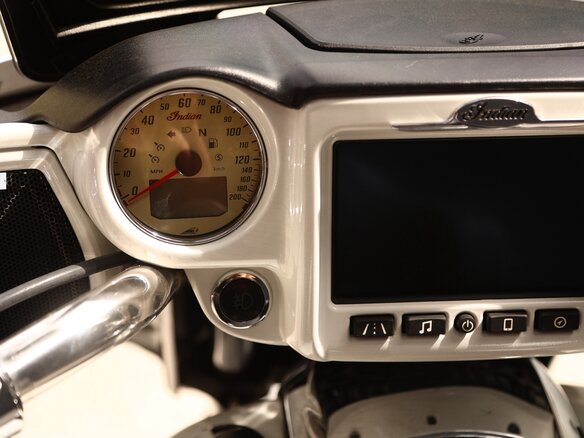 2019 Indian Roadmaster, белый, 1550000 рублей - вид 11