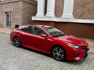 2020 Toyota Camry US Market VIII (XV70), красный, 1980000 рублей, вид 3