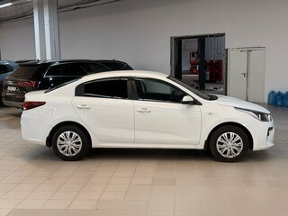 2018 Kia Rio IV, белый, 978000 рублей, вид 4