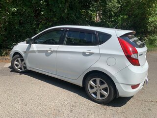 2012 Hyundai Solaris I, белый, 700000 рублей, вид 2