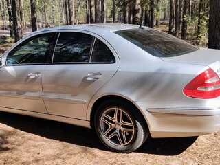 2005 Mercedes-Benz E-Класс 240 III (W211, S211), серебристый, 870000 рублей, вид 3