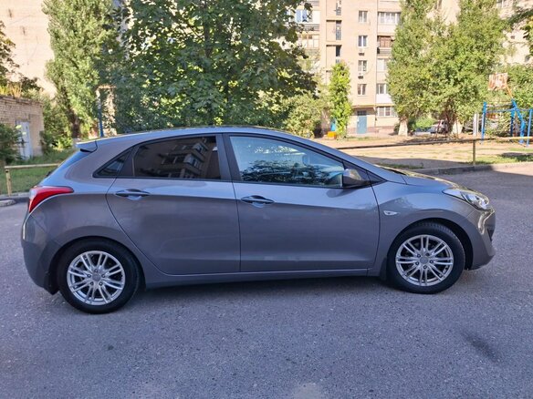 2013 Hyundai i30 II, серый, 850000 рублей - вид 3