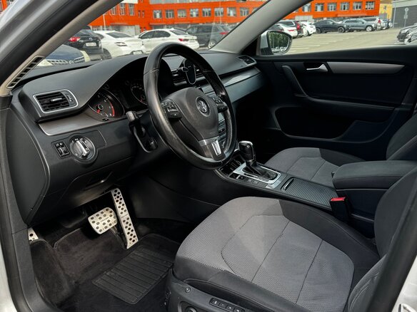 2012 Volkswagen Passat B7, серебристый, 990000 рублей - вид 9
