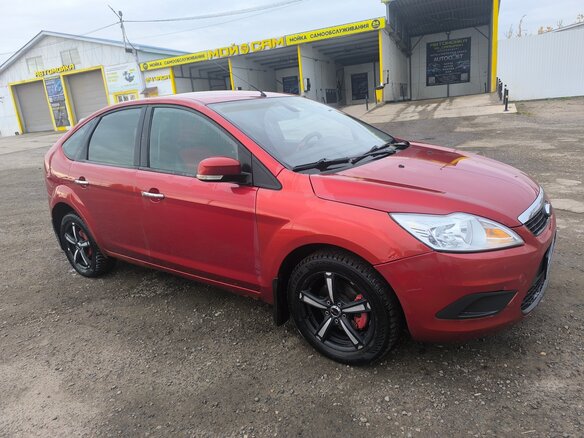 2008 Ford Focus II Рестайлинг, красный, 350000 рублей - вид 1