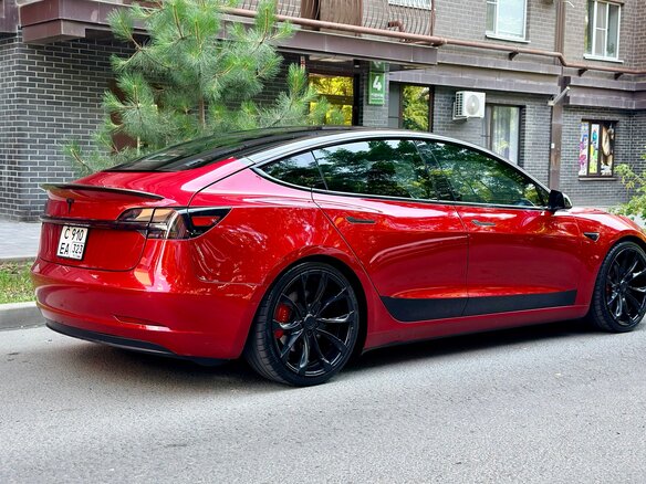 2019 Tesla Model 3 Performance I, красный, 3450000 рублей - вид 5