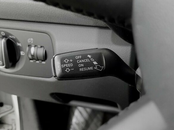 2011 Audi A3 II (8P) Рестайлинг 2, белый, 850000 рублей - вид 8
