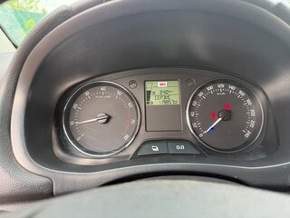 2011 Skoda Fabia II Рестайлинг, белый, 360000 рублей, вид 4
