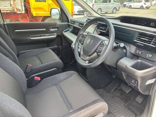 2021 Honda Stepwgn Spada V Рестайлинг, белый, 2000200 рублей, вид 5