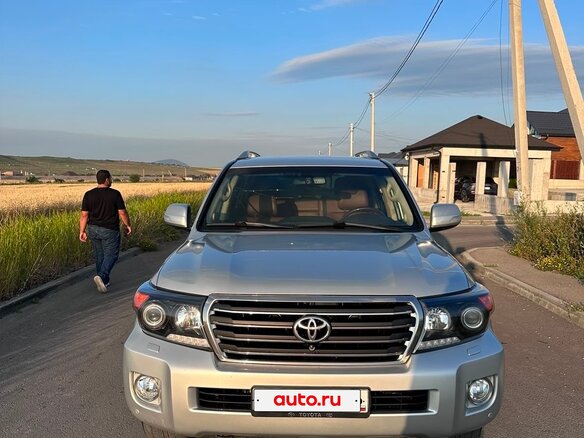 2015 Toyota Land Cruiser 200 Series Рестайлинг 1, серый, 4200000 рублей - вид 2