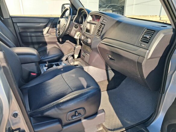 2010 Mitsubishi Pajero IV, серебристый, 1145000 рублей - вид 12