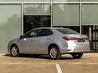 2017 Toyota Corolla XI (E160, E170, E180) Рестайлинг 1, серебристый, 1395000 рублей, вид 4