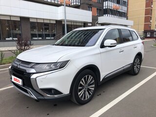 2019 Mitsubishi Outlander III Рестайлинг 3, белый, 1999000 рублей, вид 1