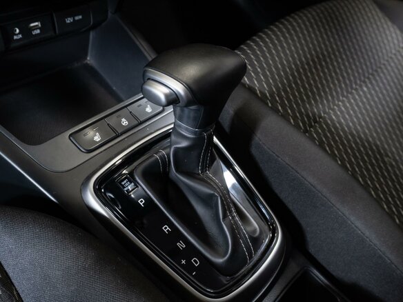 2019 Kia Rio IV, серый, 1520000 рублей - вид 17