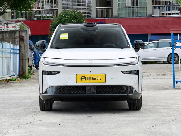 2026 Toyota bZ3X 58.3 kWh, белый, 3286000 рублей