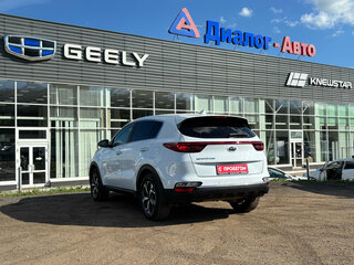 2021 Kia Sportage IV Рестайлинг, белый, 1880000 рублей, вид 3