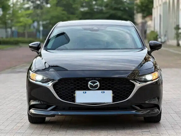 2023 Mazda 3 Axela IV (BP), чёрный, 1650000 рублей - вид 1