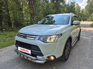 2014 Mitsubishi Outlander III, белый, 1760000 рублей, вид 3