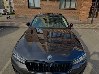 2021 BMW 5 серии 530e VII (G30/G31/G38) Рестайлинг, серый, 4790000 рублей, вид 3