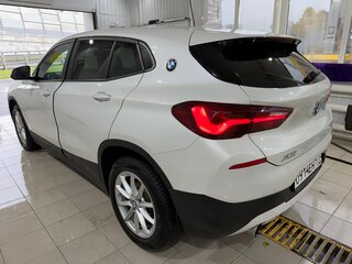 2020 BMW X2 sDrive18i I (F39), белый, 2600000 рублей, вид 5