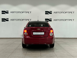 2013 Chevrolet Aveo II, красный, 499000 рублей, вид 4
