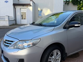 2010 Toyota Corolla X (E140, E150) Рестайлинг, серебристый, 900000 рублей, вид 1