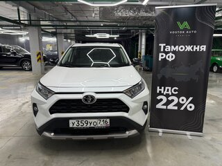 2022 Toyota RAV4 V (XA50), белый, 3500000 рублей, вид 1