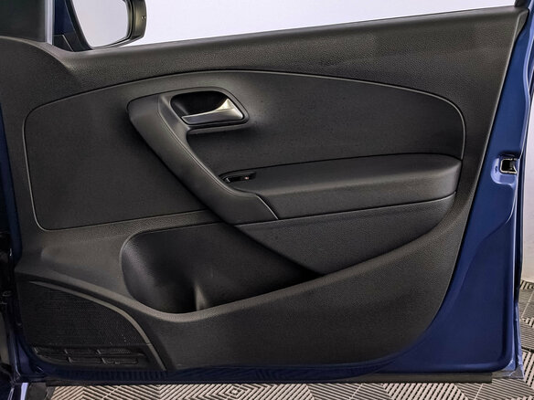 2019 Volkswagen Polo V Рестайлинг, синий, 1195000 рублей - вид 24
