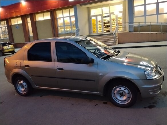 2011 Renault Logan I Рестайлинг, бежевый, 400000 рублей