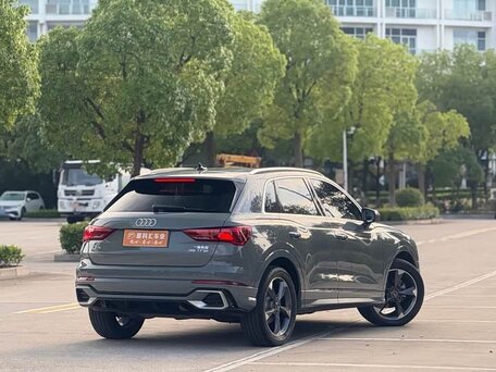 2022 Audi Q3 35 TFSI II (F3), серый, 2040000 рублей, вид 4