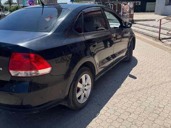 2013 Volkswagen Polo V, чёрный, 850000 рублей - вид 3