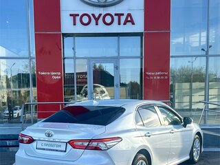 2021 Toyota Camry VIII (XV70) Рестайлинг, белый, 3080000 рублей, вид 5