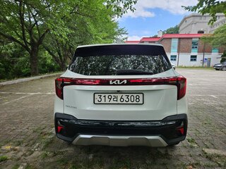 2023 Kia Seltos I Рестайлинг, белый, 2050200 рублей, вид 4