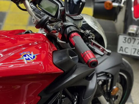2018 MV Agusta Brutale 800, красный, 699000 рублей, вид 4
