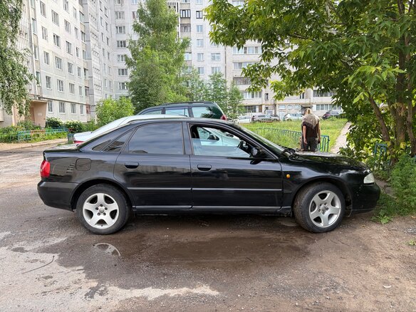 1999 Audi A4 I (B5) Рестайлинг, чёрный, 260000 рублей - вид 1