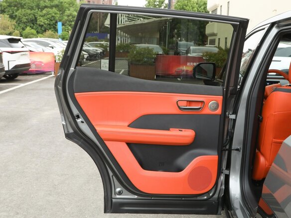 2026 Toyota bZ3X 58.3 kWh, серебристый, 3013000 рублей - вид 30