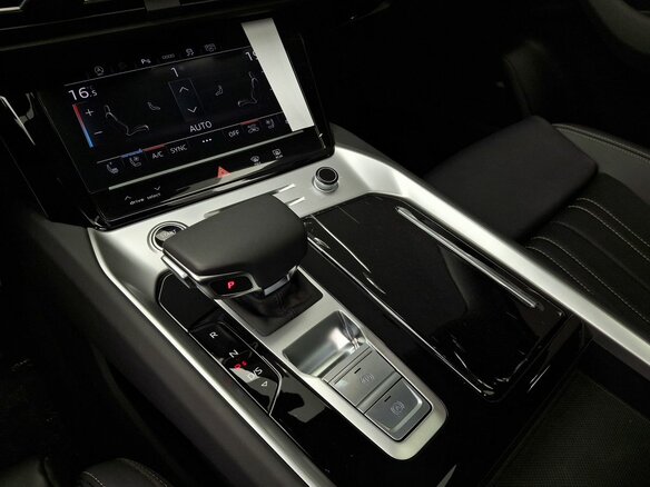 2026 Audi Q6 40 TFSI, чёрный - вид 14