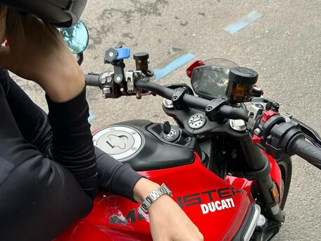 2021 Ducati Monster 937, красный, 900000 рублей, вид 3