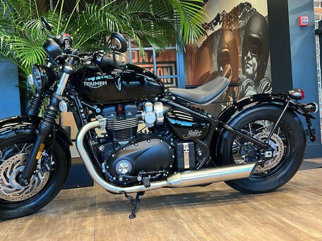 2026 Triumph Bonneville Bobber, чёрный, 2200000 рублей, вид 3