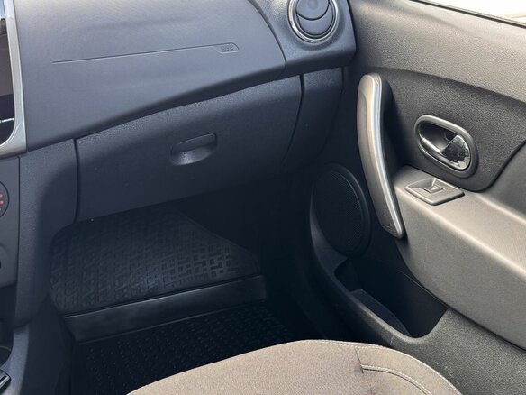2016 Renault Logan II, серый - вид 15