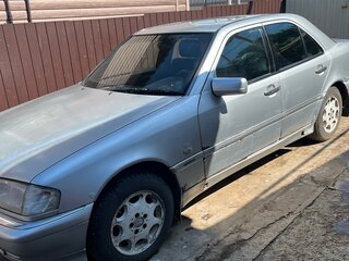 1997 Mercedes-Benz C-Класс 180 I (W202) Рестайлинг, серебристый, 150000 рублей, вид 1