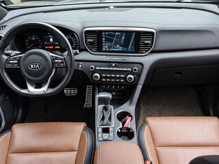 2022 Kia Sportage IV Рестайлинг, серебристый, 1750000 рублей, вид 5