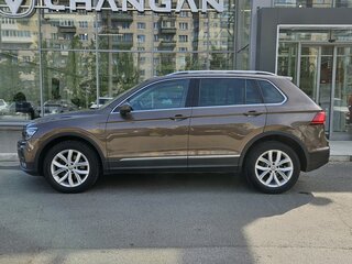 2020 Volkswagen Tiguan II, коричневый, 3339000 рублей, вид 4