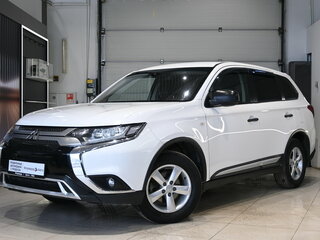 2018 Mitsubishi Outlander III Рестайлинг 3, белый, 1380000 рублей, вид 3