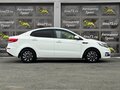 2016 Kia Rio III Рестайлинг, белый, 905000 рублей - вид 3