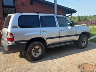 2005 Toyota Land Cruiser 105 100 Series Рестайлинг 2, серебристый, 3650000 рублей, вид 3