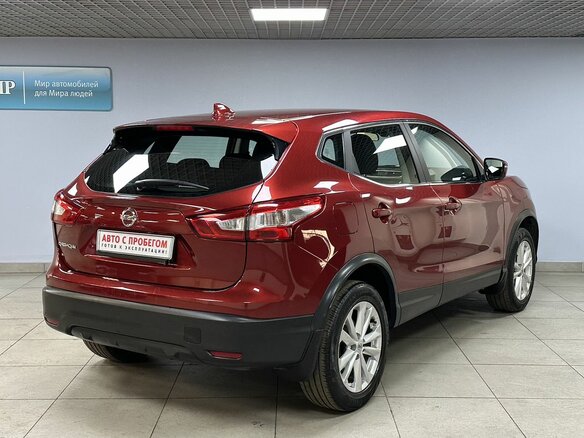 2017 Nissan Qashqai II, красный, 1570000 рублей - вид 4