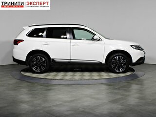 2021 Mitsubishi Outlander III Рестайлинг 3, белый, 2397000 рублей, вид 4