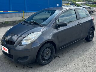 2009 Toyota Yaris II Рестайлинг, серый, 390000 рублей, вид 1